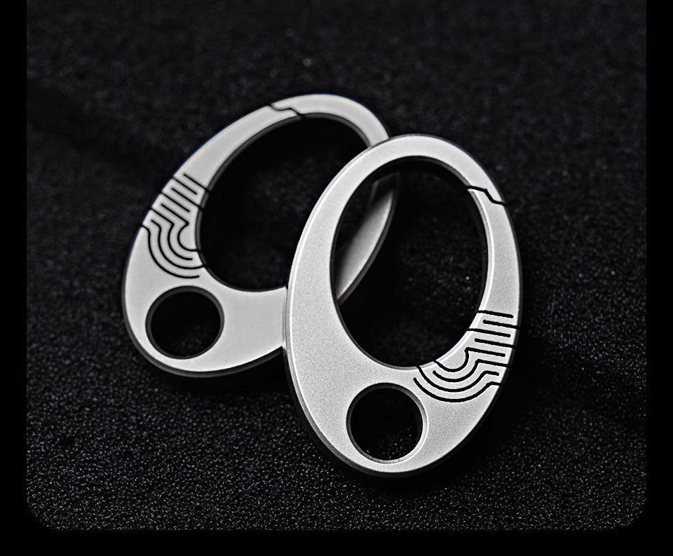 Sandsberg | Exquisite Mini Pure Titanium Schlüsselanhänger: EDC Press-Lock Charm Werkzeug