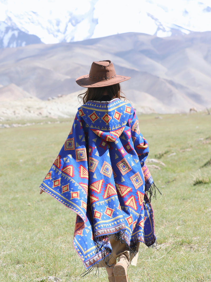 Sandsberg | Ethnischer Stil mit Hut Schal Umhang Tibet Reisebekleidung Foto warmer Außenumhang