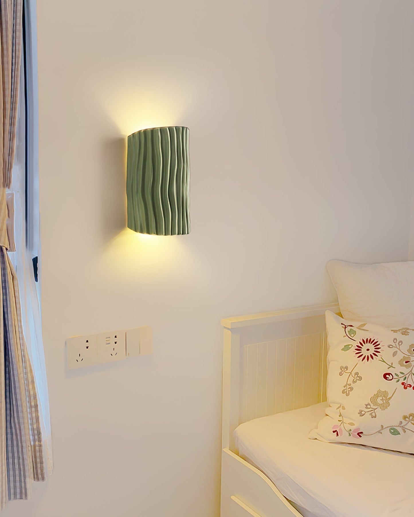 Sandsberg | NordicLuxe – Harzwandlampe mit warmem und einladendem Glanz