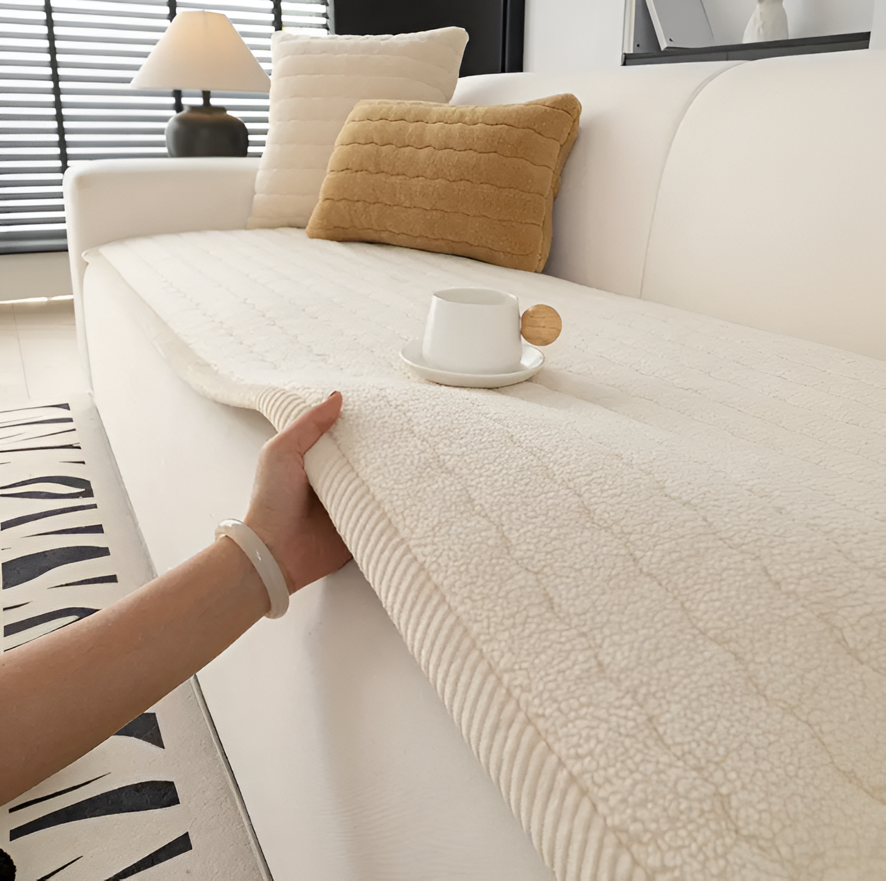 Sandsberg | PolyesPlush rutschfeste Sofabezug – haustierfreundlich, maschinenwaschbarer Couchschutz