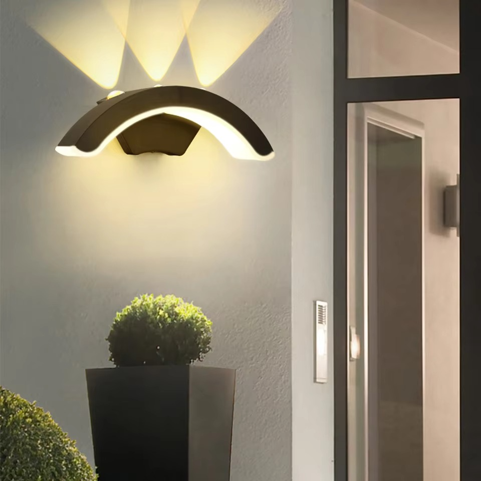 Sandsberg | Elegante 10W wasserdichte LED-Außenwandleuchte für Garten und Balkon - Dualspannung
