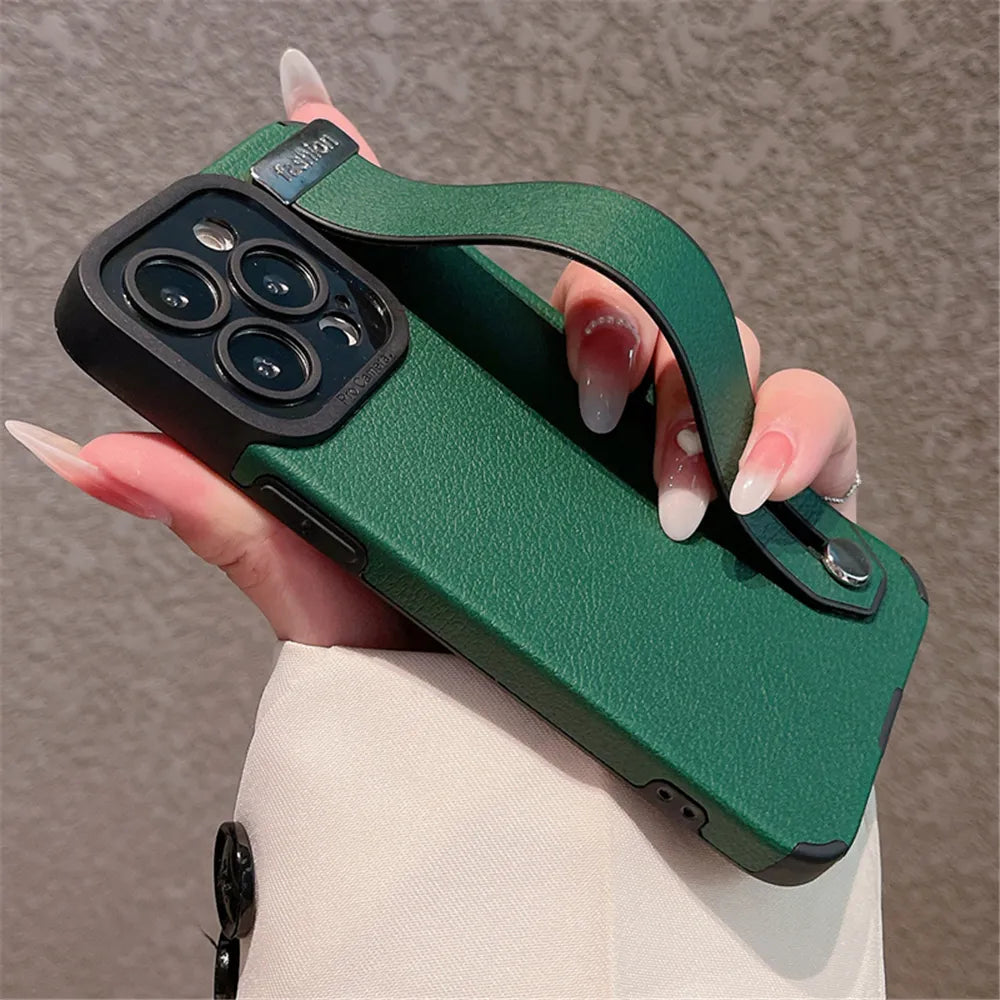 Handyhülle mit Handschlaufe aus Leder