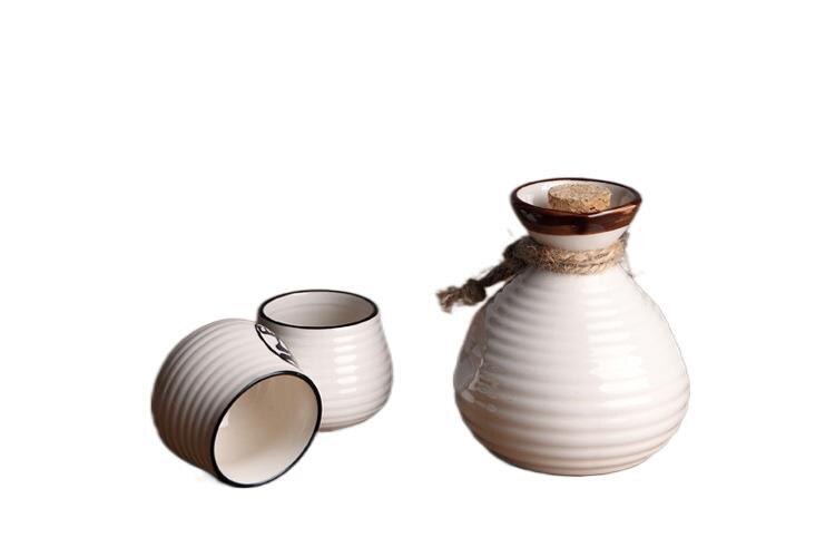 250 ml japanisches Keramik-Weinset Sake Weißwein Gelbwein kleine Weinflasche Weinglas ein Topf und zwei Tassen dreiteiliges Set