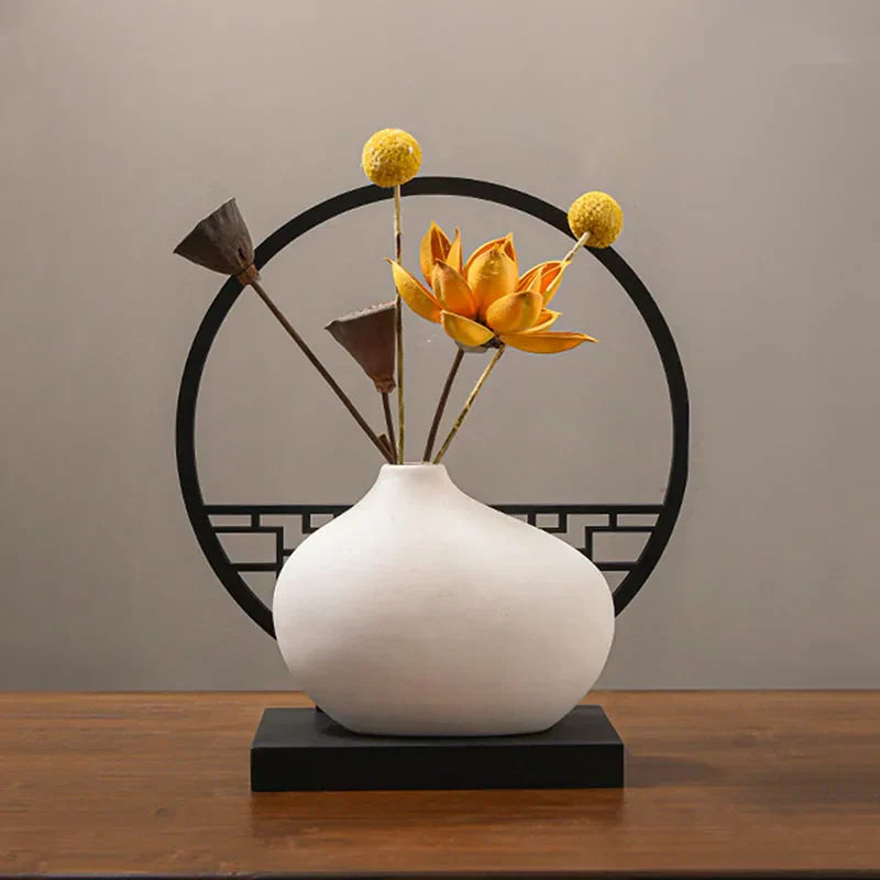 Einfache elegante weiße Vase