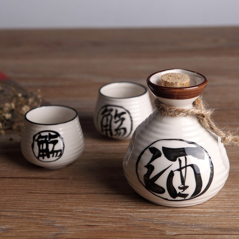 250 ml japanisches Keramik-Weinset Sake Weißwein Gelbwein kleine Weinflasche Weinglas ein Topf und zwei Tassen dreiteiliges Set