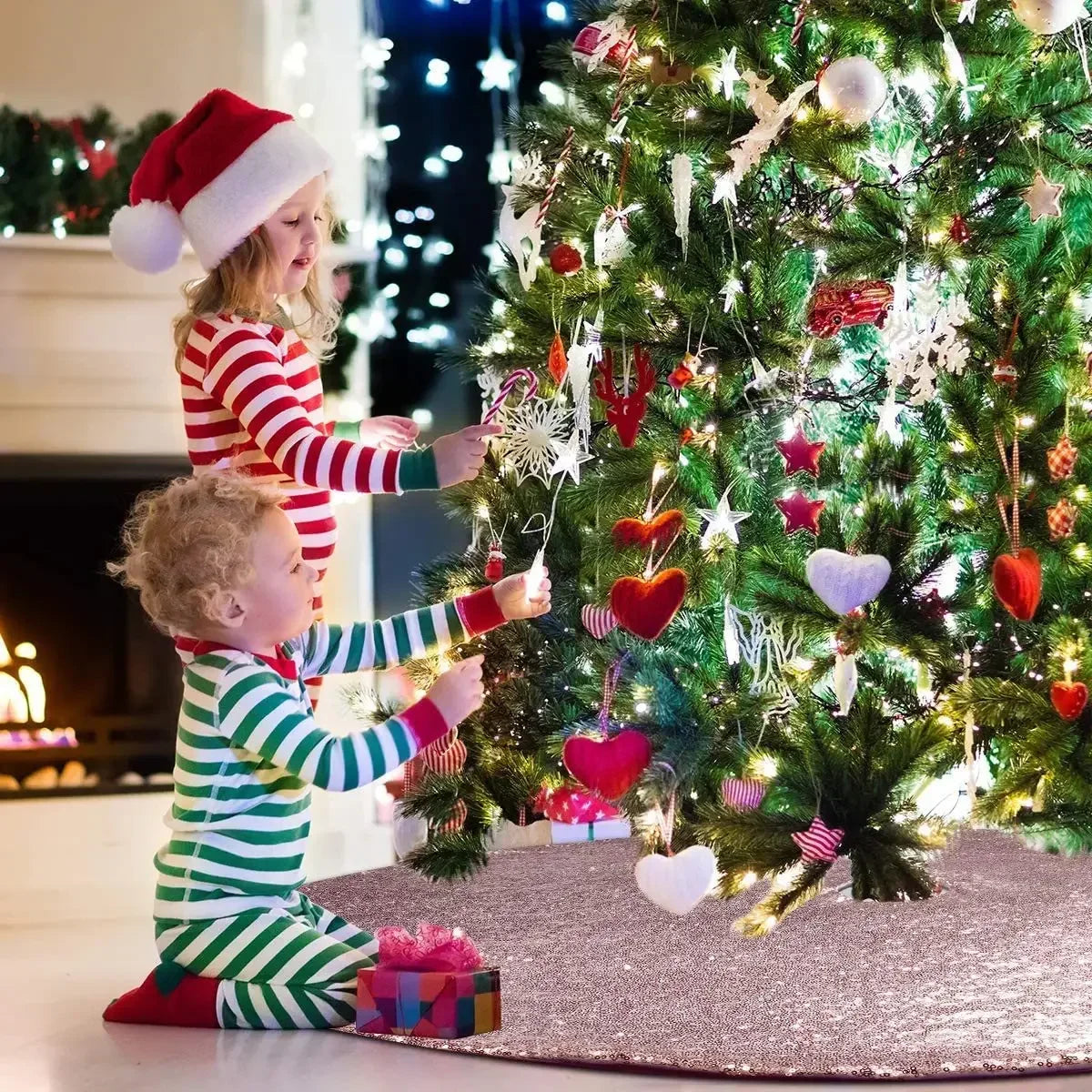 Funkelnde Weihnachtsbaumstämme