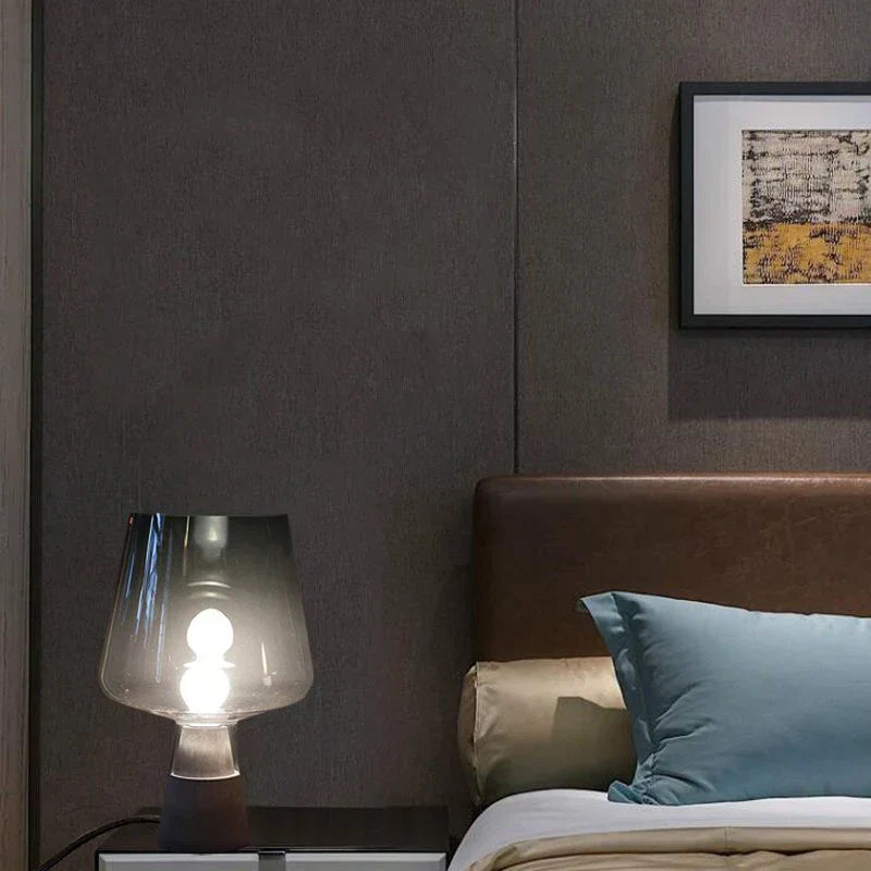 UrbanElegance – Industrielle Beton- und Glas-Schreibtischlampe