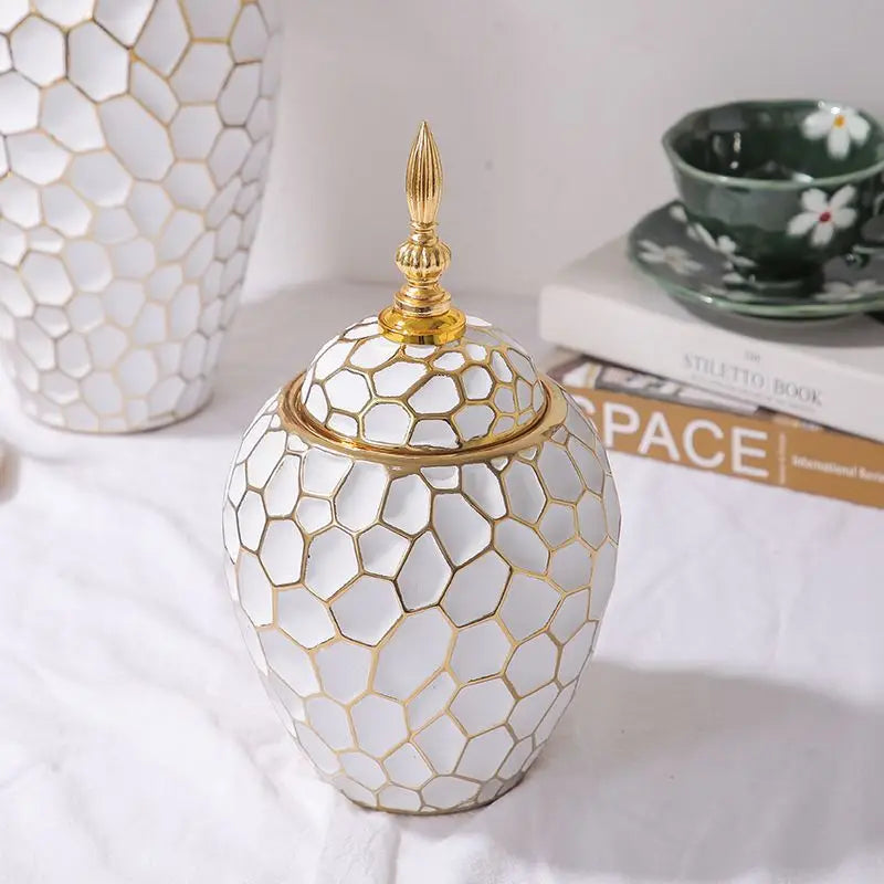 Sandsberg | GoldenPattern | Keramikvase mit luxuriösen goldenen Akzenten – Modernes dekoratives Wohnaccessoire