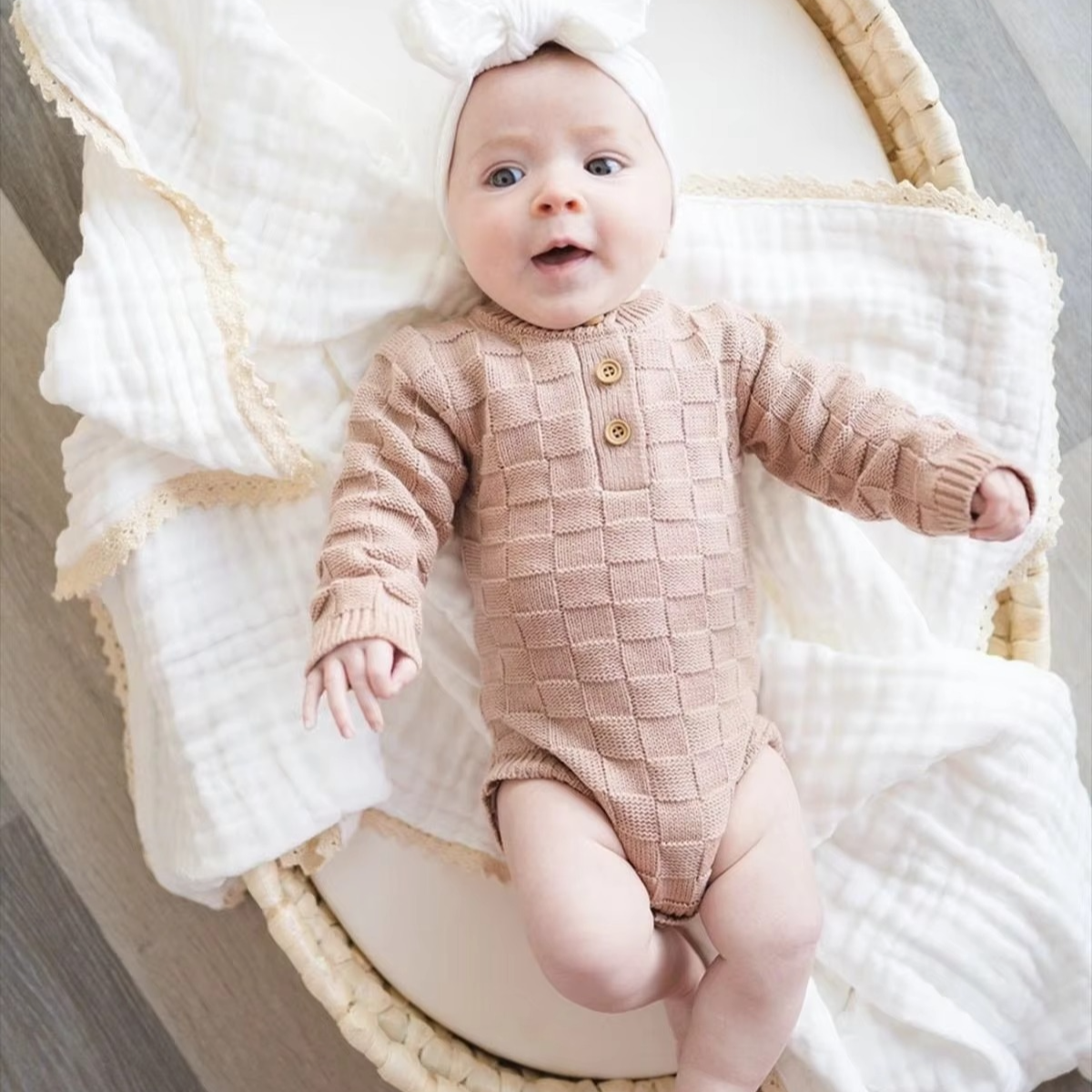 Sandsberg | Luxuriöse 6-lagige Baumwoll-atmungsaktive Baby-Wickeldecke mit Spitzenrand