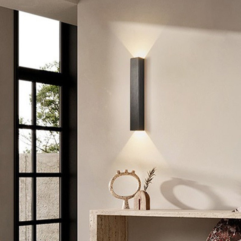 Sandsberg | BeamLuxe – Schlanke Outdoor-Lampe für zeitgenössische Räume