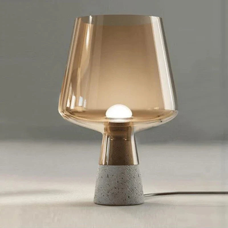UrbanElegance – Industrielle Beton- und Glas-Schreibtischlampe