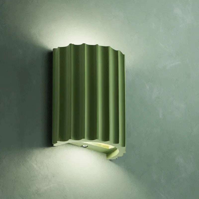 Sandsberg - Moderne Wandlampe aus Lakritzholz