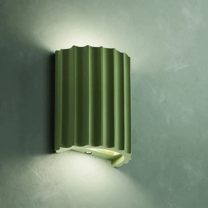 Sandsberg - Moderne Wandlampe aus Lakritzholz