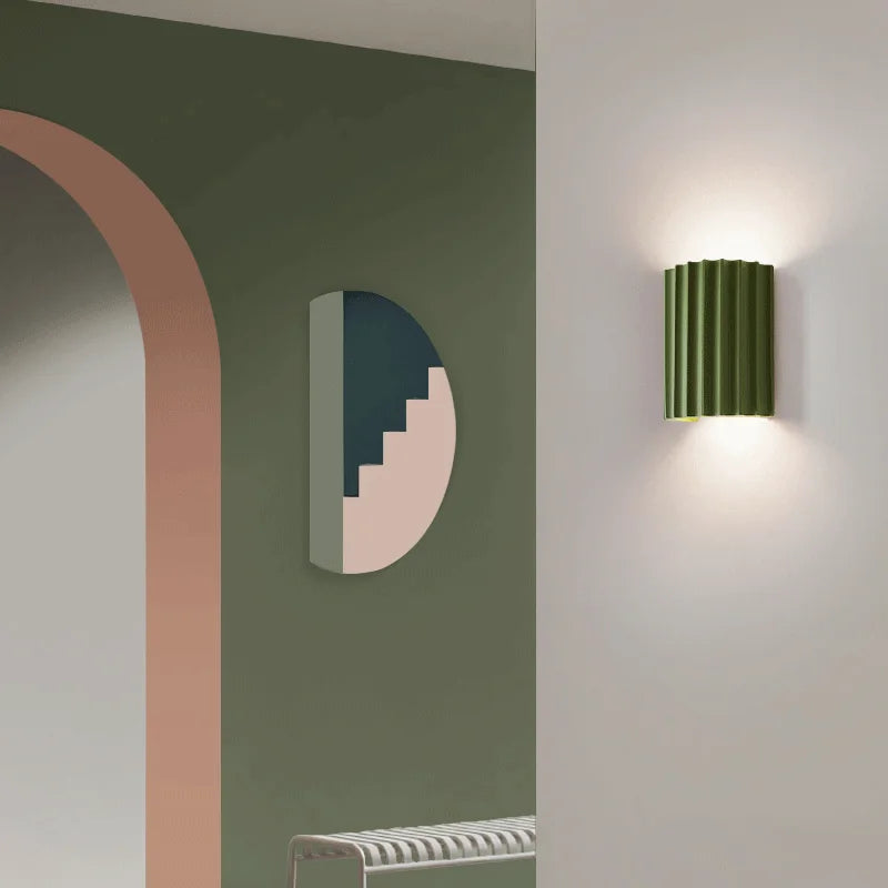 Sandsberg - Moderne Wandlampe aus Lakritzholz