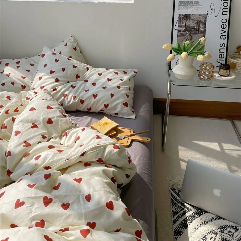 Sandsberg | CozyLove | Zwillings-, Full- & Queen-Bettbezug-Set – Weiche koreanische Bettwäsche mit Herzdesign