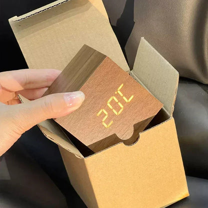 Houten LED-wekker met temperatuurweergave, digitale tijdsweergave en minimalistisch design – perfect voor slaapkamer en kantoor