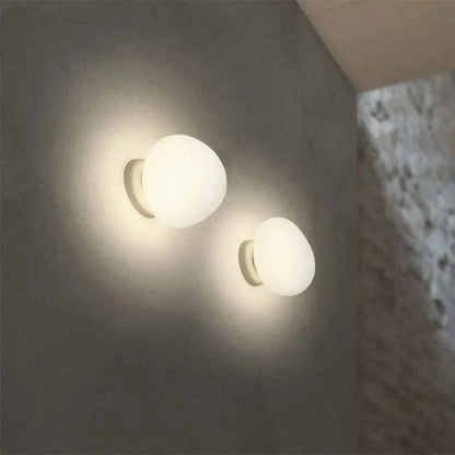 Sandsberg | VivaGlow – Elegante weiße Deckenlampe für moderne Innenräume