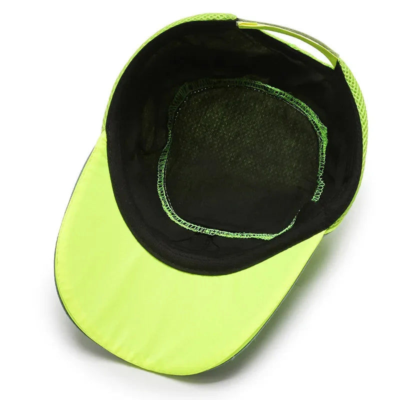Rote Arbeitssicherheits-Bump Cap - Schutzhelm mit hartem ABS-Innenkern zum Kopfschutz in Zuhause, Arbeit und Fabrik