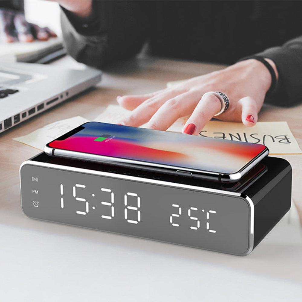Sandsberg | TimeCharge – LED-Alarm clock mit integriertem kabellosen Ladepad