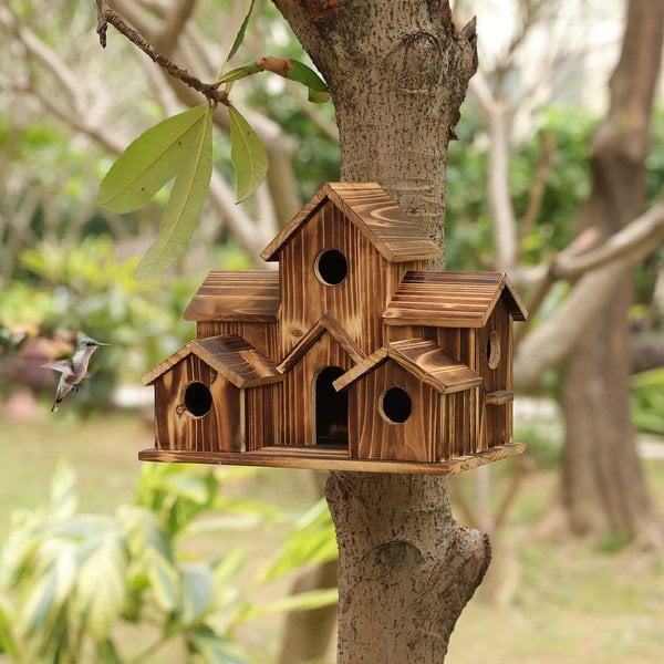 Handgefertigtes Holzvogelhaus mit 6 Löchern