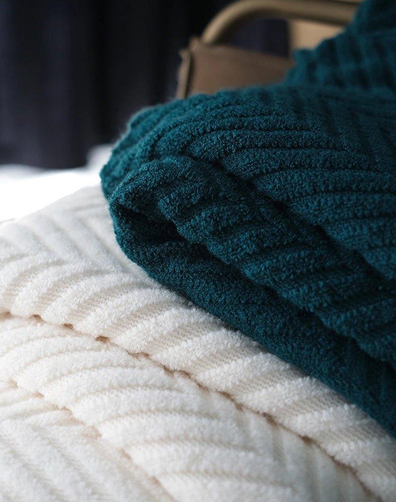 Boon – Gestrickte Überwurfdecken aus Tweed mit Zickzack-Struktur und Quasten