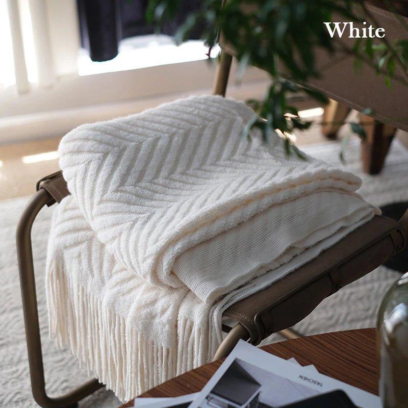Boon – Gestrickte Überwurfdecken aus Tweed mit Zickzack-Struktur und Quasten