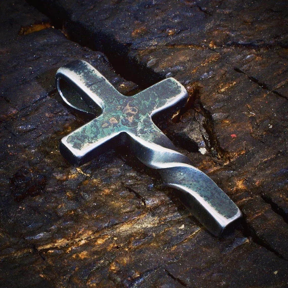 Handgemacht - Kreuz-Halskette