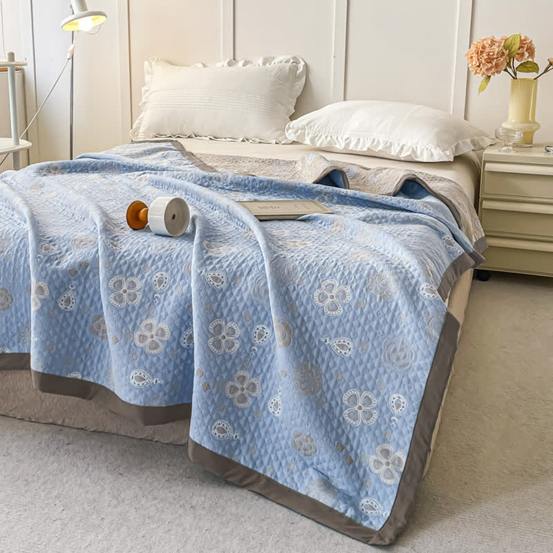 Bequeme, atmungsaktive Steppdecke aus Baumwollgaze mit Blumenmuster