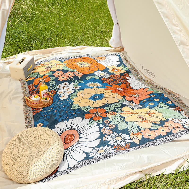 Funktionelle Quastendecke mit Blumenmuster