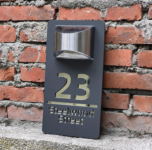 Sandsberg | Solarenergie LED Hausnummernschild