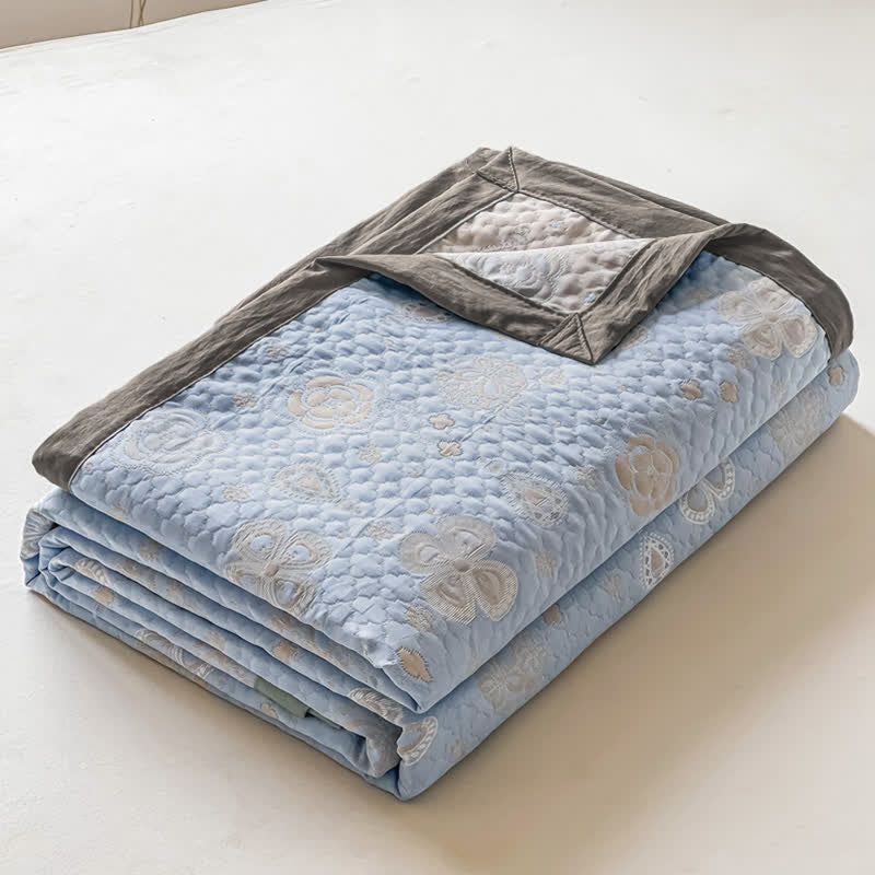Bequeme, atmungsaktive Steppdecke aus Baumwollgaze mit Blumenmuster