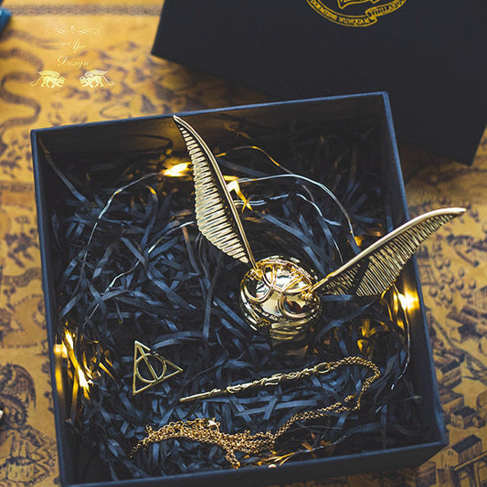 Ringschatulle aus Messing mit goldenem S-Motiv
