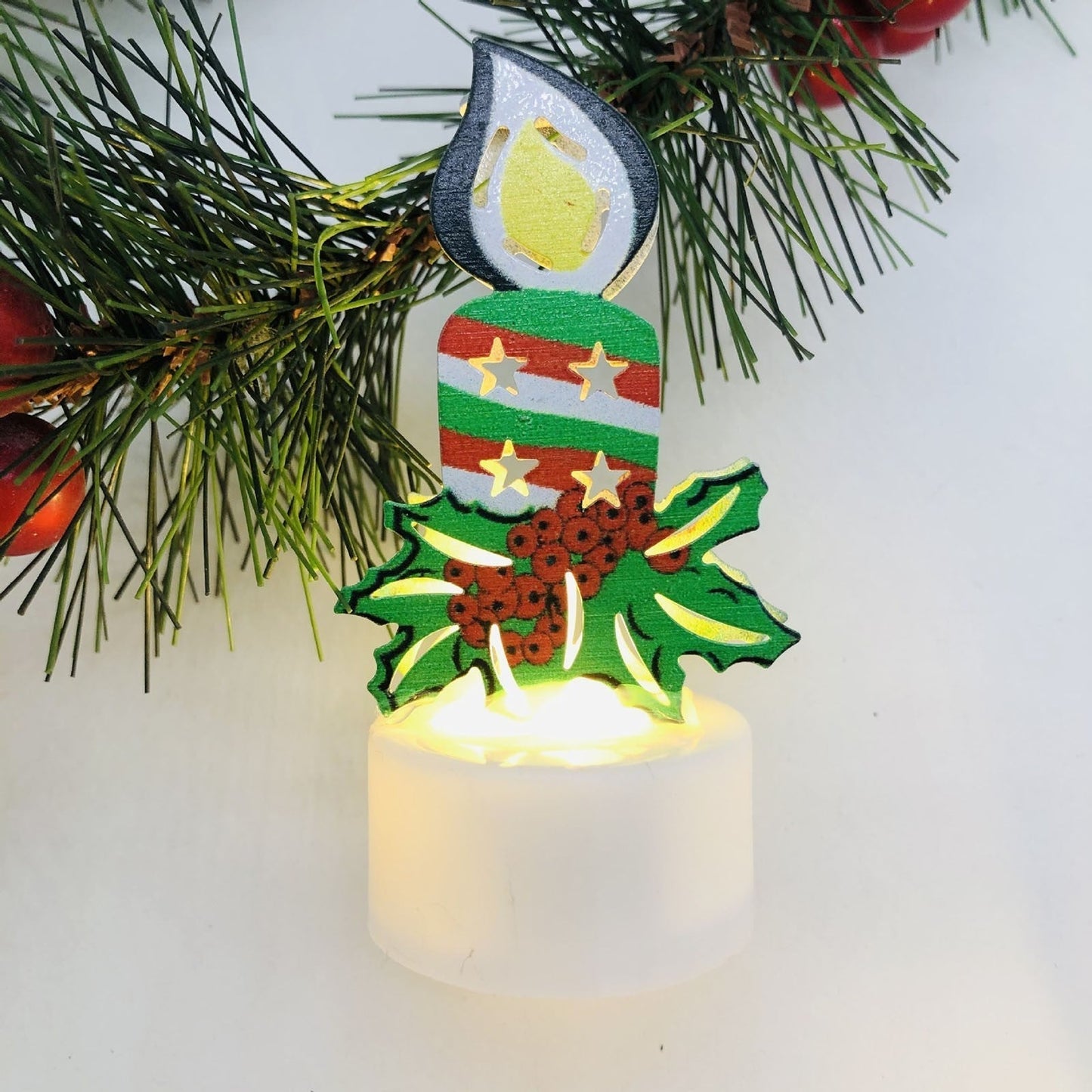 Sandsberg | Elektronische LED Weihnachtskerzenlampen - Set von 10 – Niedliche Weihnachtsmann-, Schneemann- & Baum-Nachtlichter für festliche Heim-, Party- & Gartendekoration