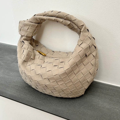 Sandsberg | Elsa – Stilvolle Mini-Suede-Tasche mit gewebtem Knoten-Design & goldenen Akzenten