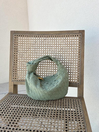 Sandsberg | Elsa – Stilvolle Mini-Suede-Tasche mit gewebtem Knoten-Design & goldenen Akzenten