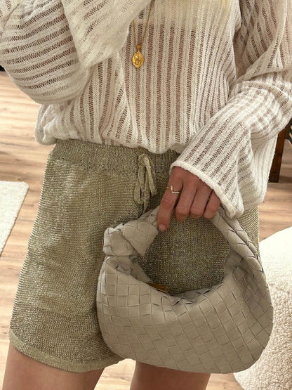 Sandsberg | Elsa – Stilvolle Mini-Suede-Tasche mit gewebtem Knoten-Design & goldenen Akzenten