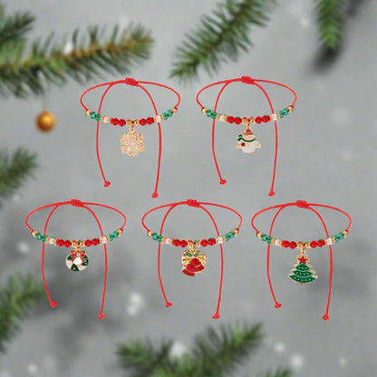 Sandsberg | Verzauberndes Weihnachts-Kristallarmband – Verstellbarer Schneeflocken- & Baum-Anhänger mit funkelnden CCB-Perlen für festliche Eleganz