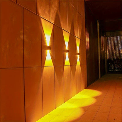 Sandsberg | Moderne LED Außenwandleuchte mit Up & Down Licht – Wasserdichte Wandlampe für Hausfassade und Eingangsbereich