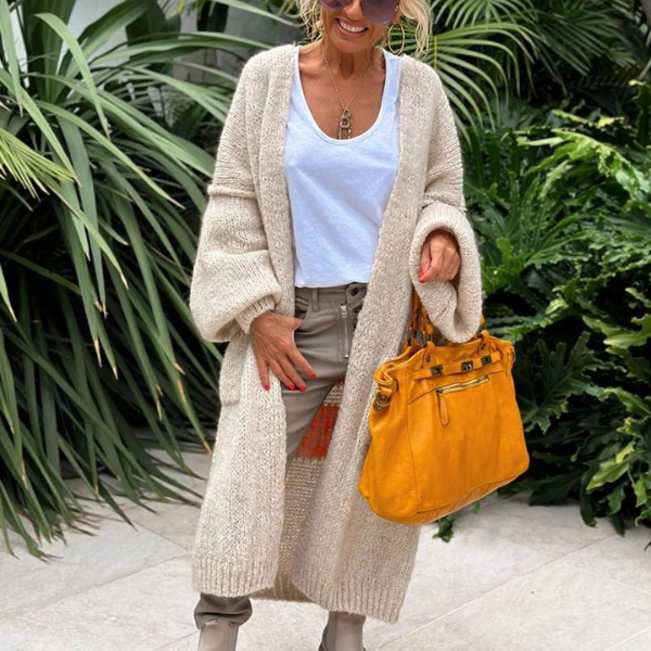 Stylische peace strickjacke