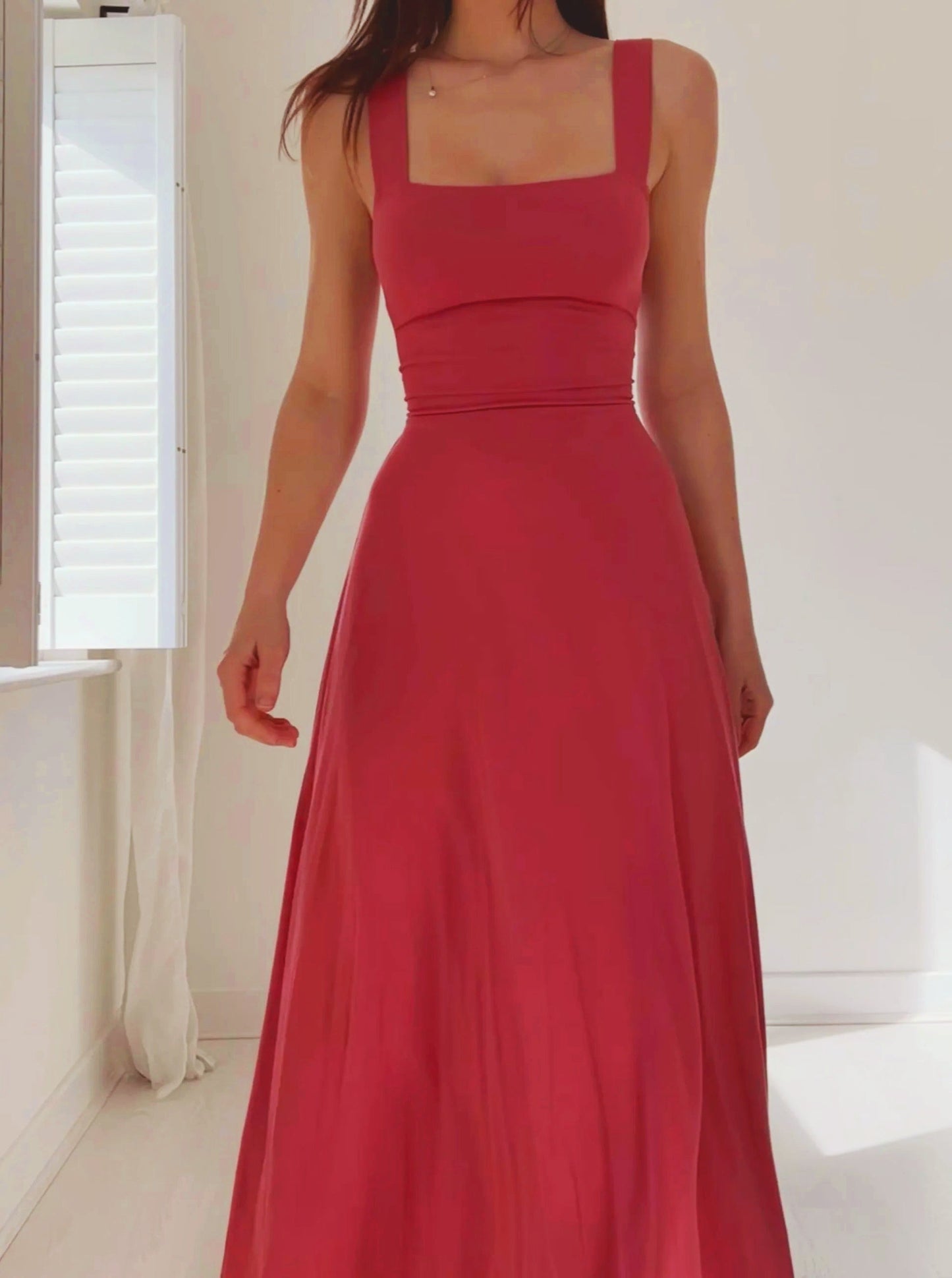 Neue Midi-Kleid mit dicken Trägern für Frauen