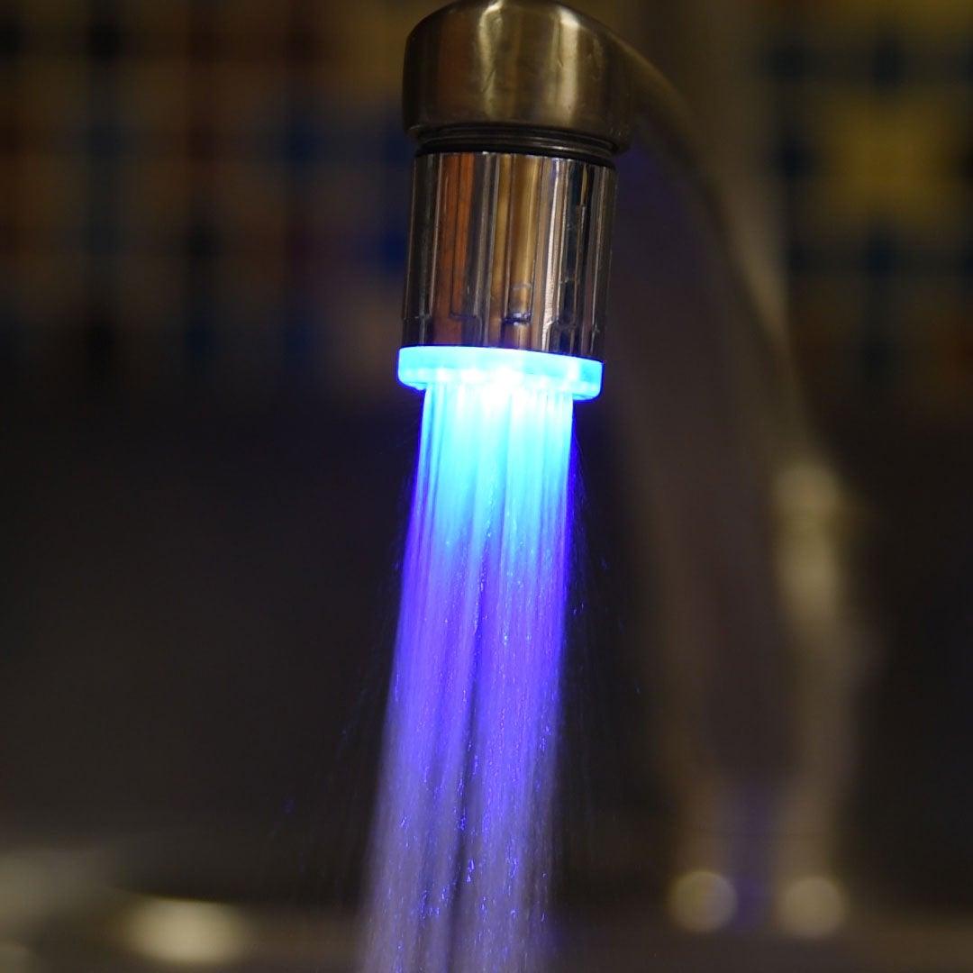 LED-Leuchte ändert die Farben mit der Temperatur