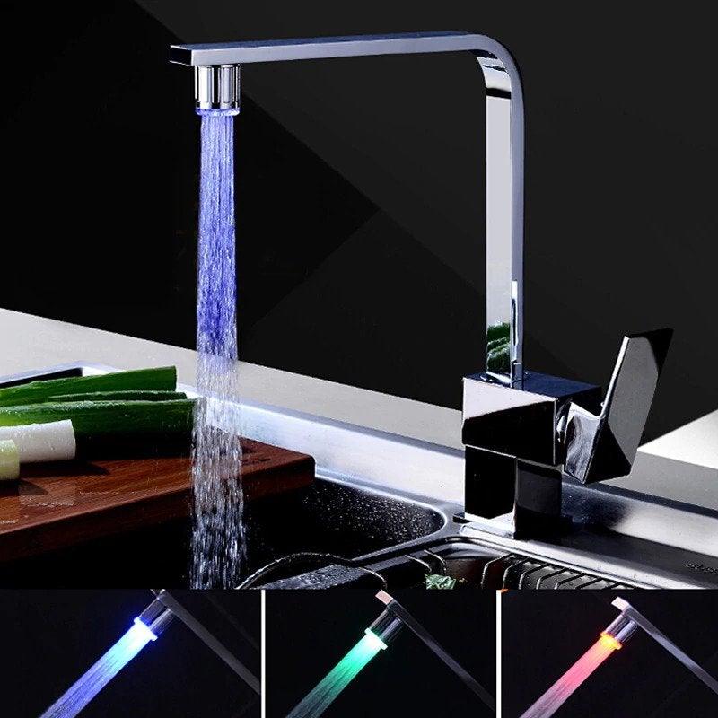LED-Leuchte ändert die Farben mit der Temperatur
