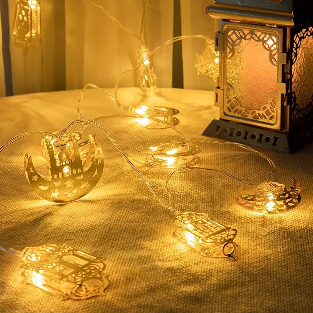 Sandsberg | Bunte LED Lichterkette – Dekorative Lichter mit Mond- und Laternenmotiven für Wohnung und Garten