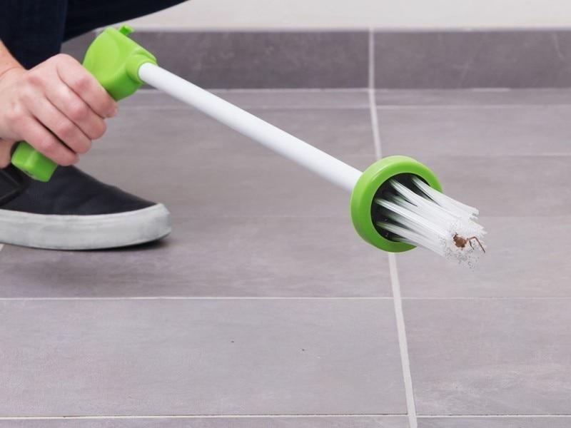 Sandsberg | Critter Catcher - Humane Insect Grabbing Stick