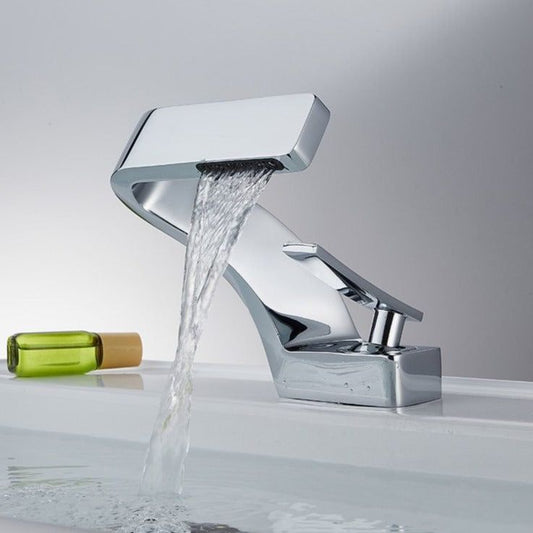 Sandsberg | Gebogener Wasserhahn im modernen Design
