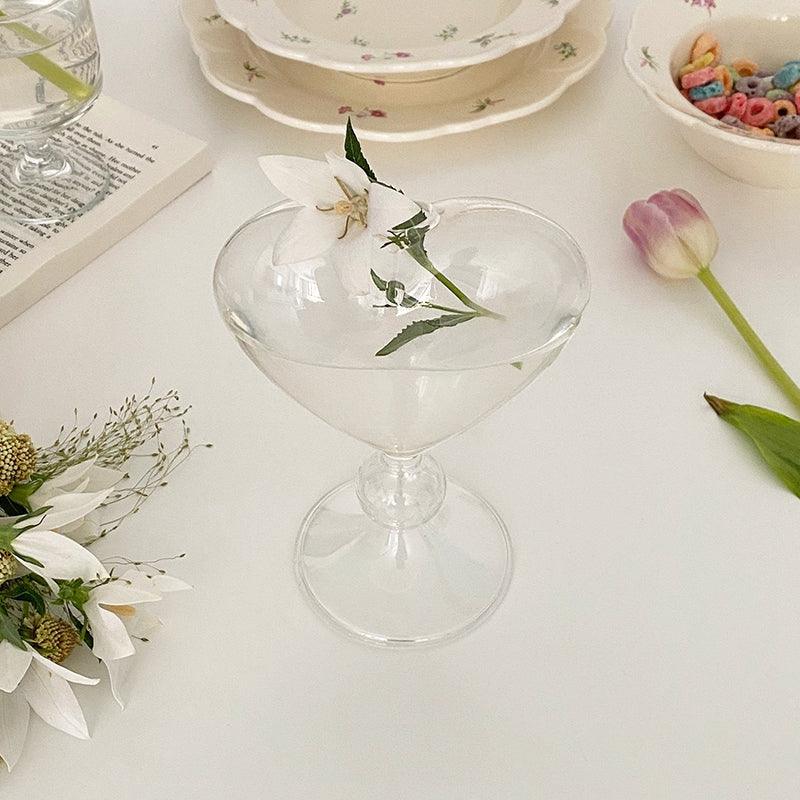 Sandsberg Herzförmige Glasvase | Dekorative Blumenvase | Romantische Tischdeko