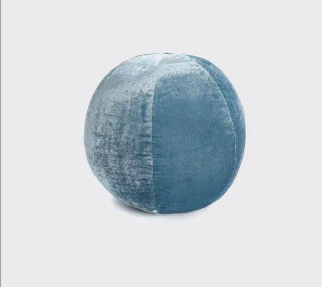 Gemütlicher Plüsch Kissenball