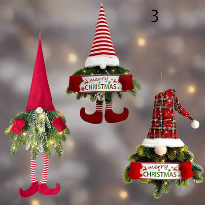 Sandsberg | Santa Gnome mit Weihnachtskranz und funkelnden LED-Leuchten – Perfekt für Haustür, Wand oder Fenster festliche Magie