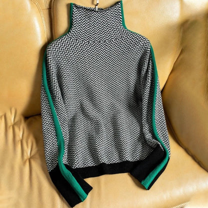 Rollkragenpullover mit kontrastierenden Ärmeln