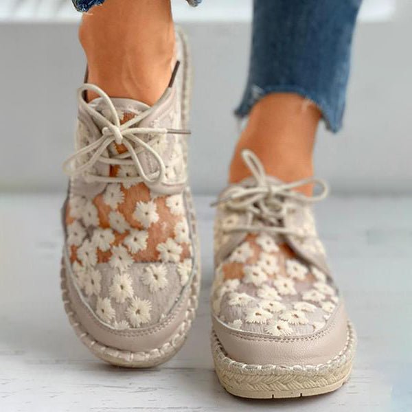 Orthopädischer stilvoller Schuh mit Blumendesign
